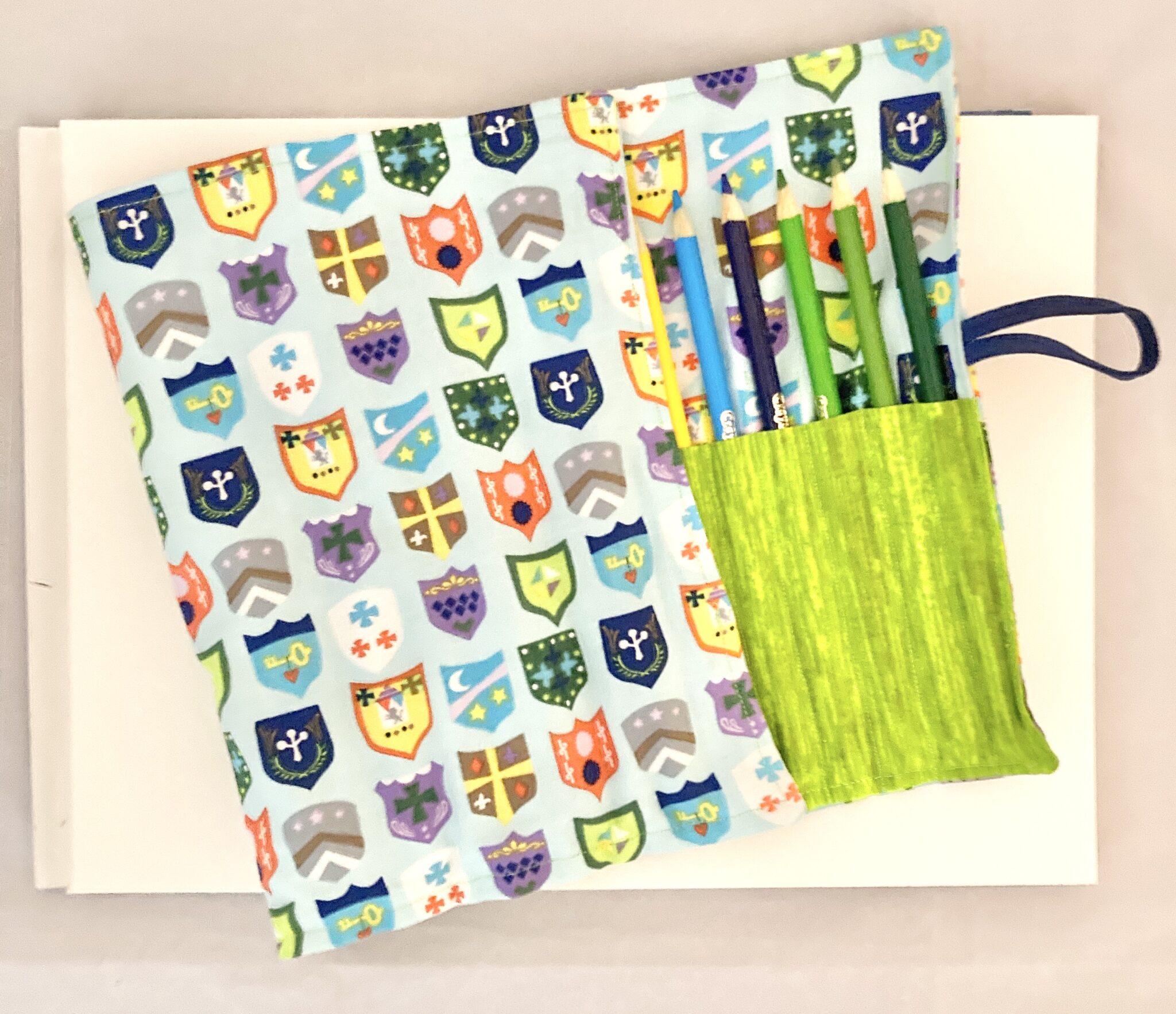 Colored pencil roll Merchlet